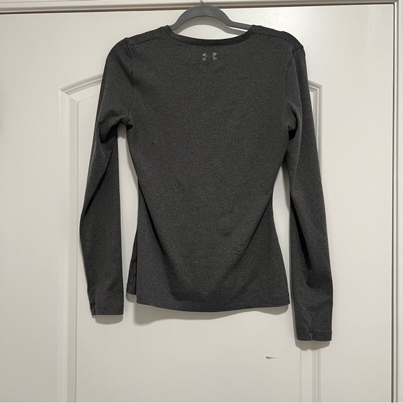 Women’s Under Armor Fitted Grey V-neck Long Sleeve Shirt - Picture 2 of 4